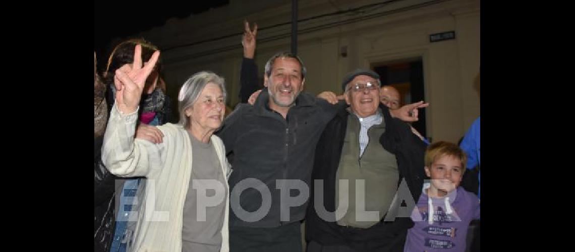 El nuevo intendente recibiÃ³ el saludo de sus padres 