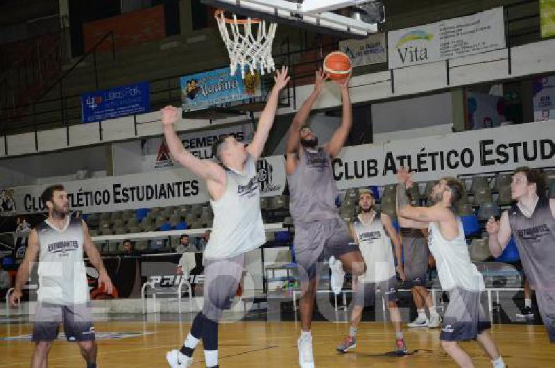 Estudiantes el equipo del Lobito Gustavo Ismael FernÃndez se entrenÃ³ en el Maxigimnasio del Parque Carlos Guerrero 