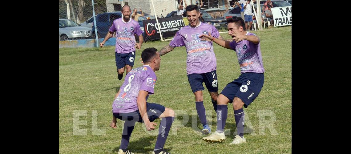 Racing se adelantoacute en la serie