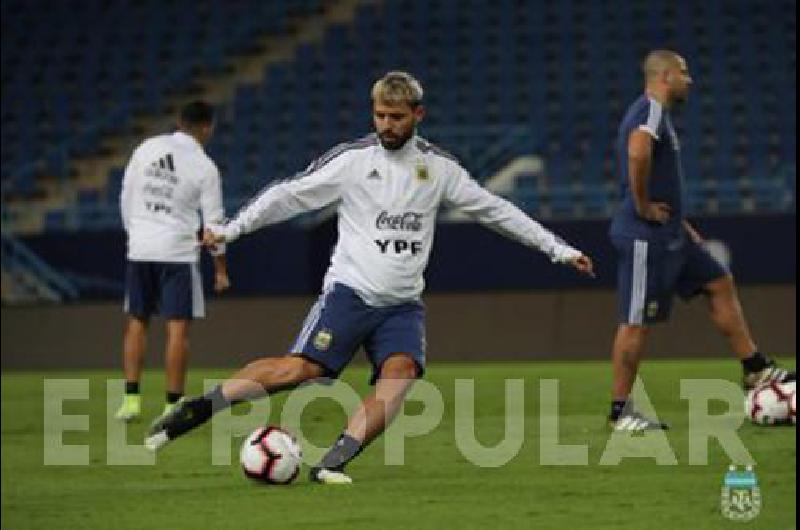 Sergio AgÃ¼ero serÃ titular hoy ante Uruguay 