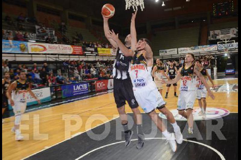 Santiago Arese con 17 puntos fue uno de los goleadores del Bataraz ante TomÃs de Rocamora 