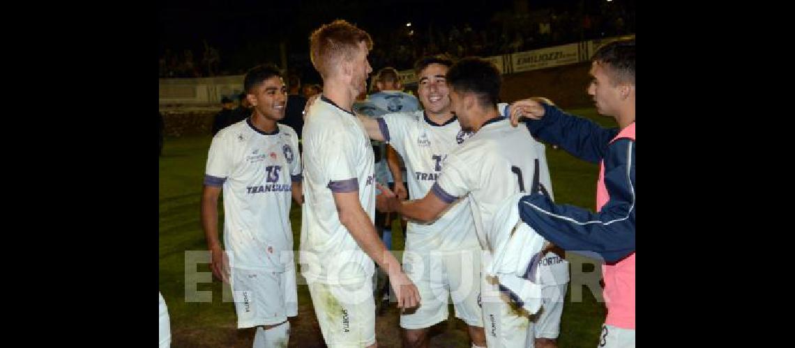 Racing A Club festejÃ³ el martes en el Parque Guerrero AllÃ­ jugarÃ otra vez el domingo 