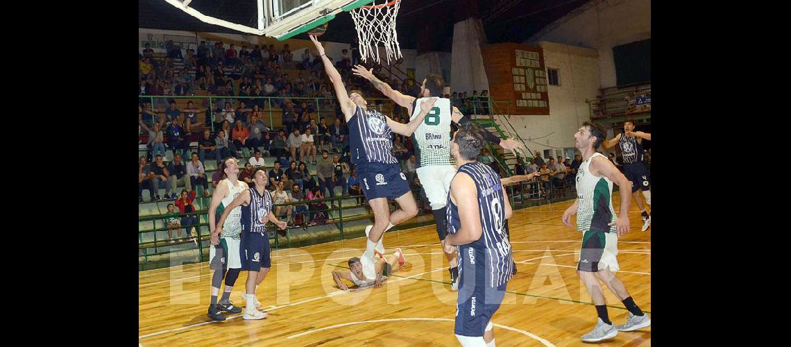 Racing festejoacute con el tiro del final