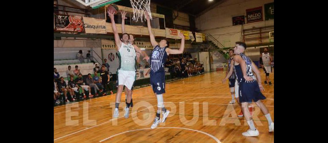 Racing A Club viene de derrotar a Pueblo Nuevo por 84-83 