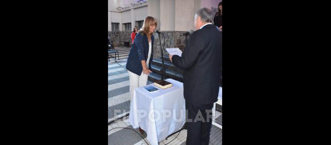 Jura la primera concejal Silvia SuÃ�rez de Juntos por el Cambio 	 