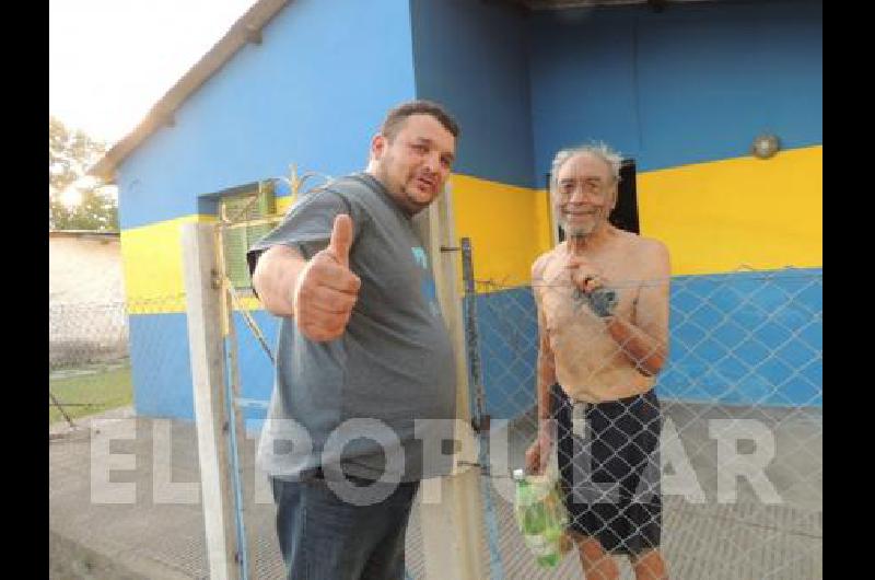 Enzo Canobi donÃ³ alimentos de navidad a familias necesitadas de La Madrid 