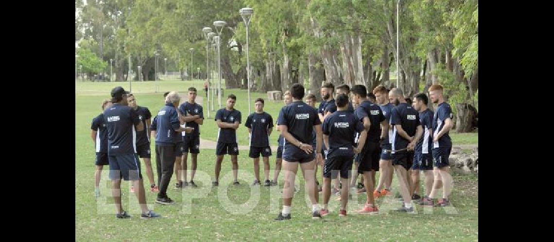 El plantel y el cuerpo tÃ©cnico se reunieron para iniciar los trabajos HabrÃ un mes de espera hasta el inicio de la competencia 