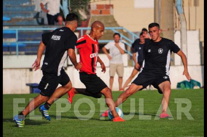 Racing y Barracas Central se midieron en un amistoso de pretemporada 