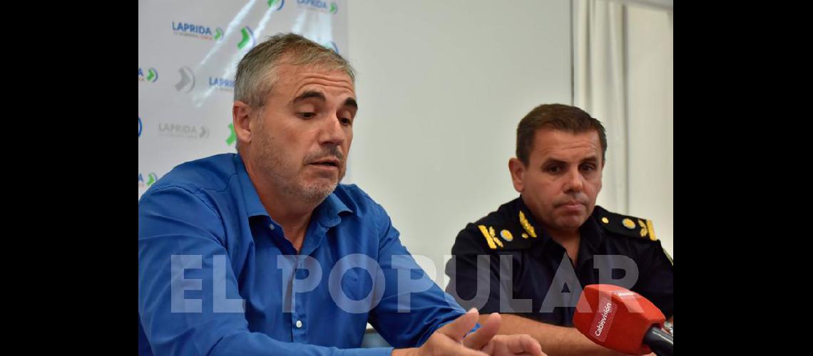 Daniel BayonÃ©s Director de Seguridad Municipio de Laprida y el Comisario Inspector Marcelo Amaya Jefe Policia Comunal Laprida Foto- Marcelo BeltrÃ�n  El Popular