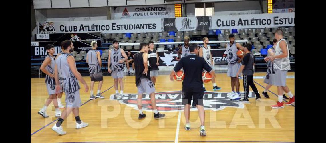 El Bata que se entrenÃ³ anoche en el Maxigimnasio del Parque Carlos Guerrero buscarÃ hoy la victoria ante Atenas de Carmen de Patagones 