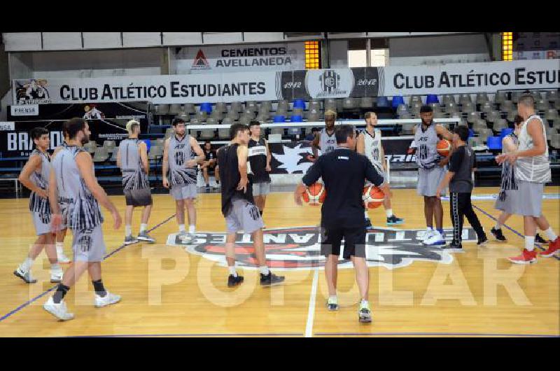 El Bata que se entrenÃ³ anoche en el Maxigimnasio del Parque Carlos Guerrero buscarÃ hoy la victoria ante Atenas de Carmen de Patagones 