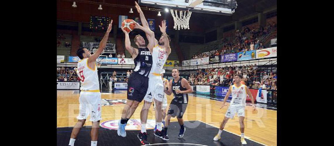 Estudiantes cayÃ³ anoche como local y ahora su rÃ©cord en la Conferencia Sur de la Liga Argentina es de 7 triunfos y 5 derrotas 