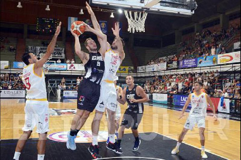 Estudiantes cayÃ³ anoche como local y ahora su rÃ©cord en la Conferencia Sur de la Liga Argentina es de 7 triunfos y 5 derrotas 