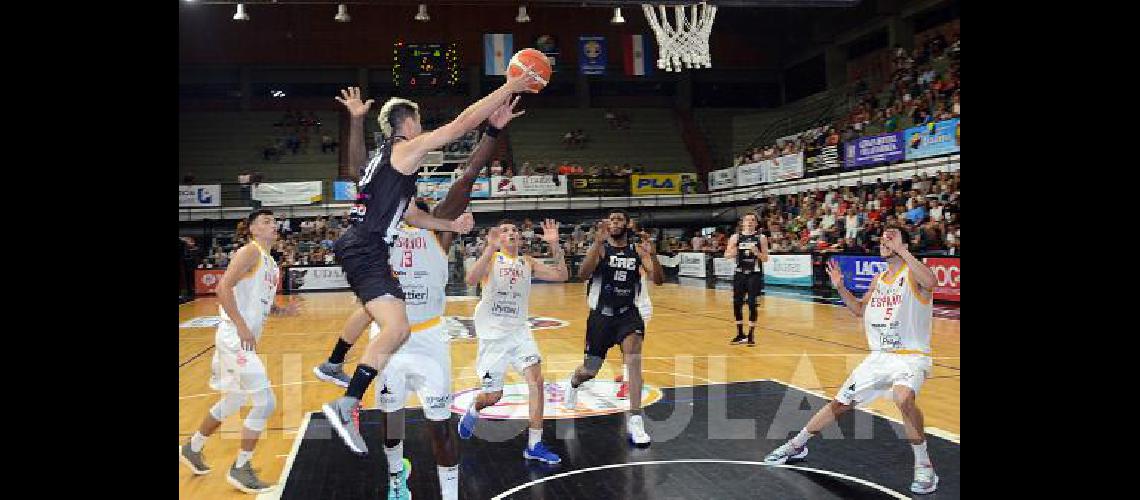 Estudiantes viene de caer como local el pasado martes por 72-67 ante Centro EspaÃ±ol de Plottier por la Conferencia Sur de la Liga Argentina 