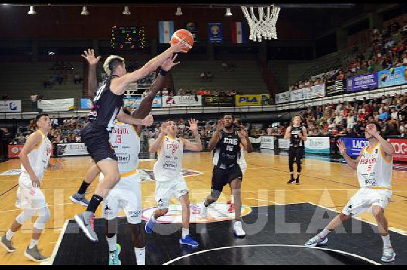 Estudiantes viene de caer como local el pasado martes por 72-67 ante Centro EspaÃ±ol de Plottier por la Conferencia Sur de la Liga Argentina 