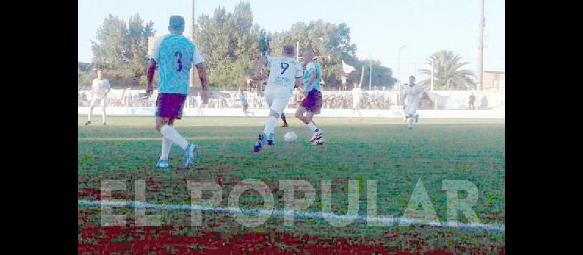 Ciudad y Racing jugaron ayer el partido no se abriÃ³ y repartieron puntos 