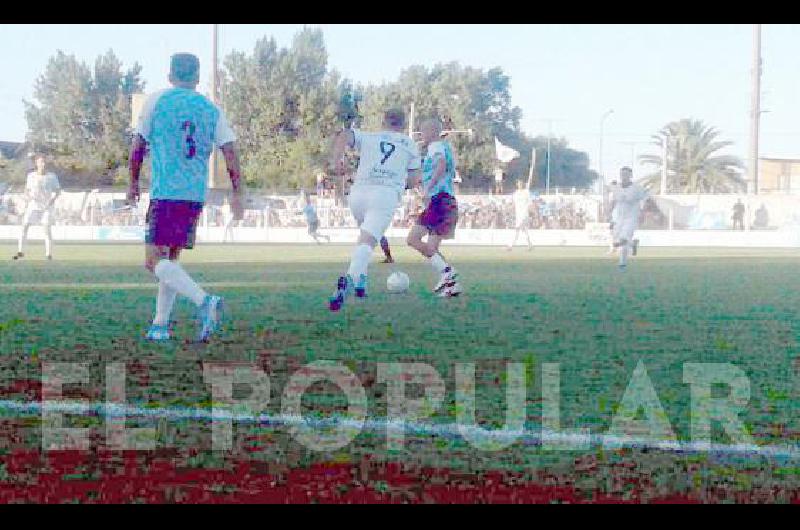 Ciudad y Racing jugaron ayer el partido no se abriÃ³ y repartieron puntos 