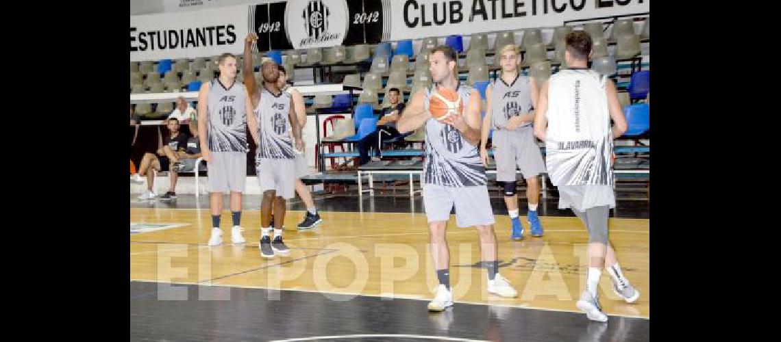 El equipo Bataraz se entrenÃ³ anoche en el Maxigimnasio del Parque Carlos Guerrero 