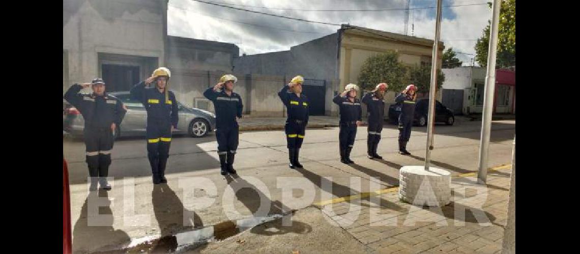 Los Bomberos Voluntarios lamatritenses realizaron una formaciÃ³n para conmemorar el DÃ­a del Veterano y los CaÃ­dos en Malvinas 