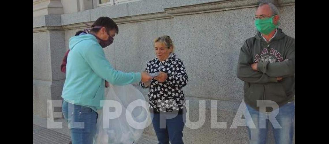 En General La Madrid se reparte MÃ�scaras Faciales Comunitarias 