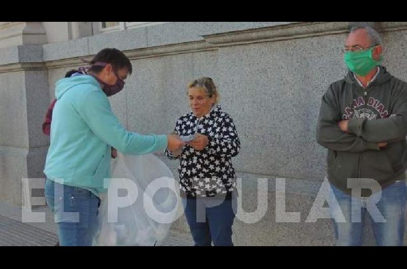 En General La Madrid se reparte MÃ�scaras Faciales Comunitarias 