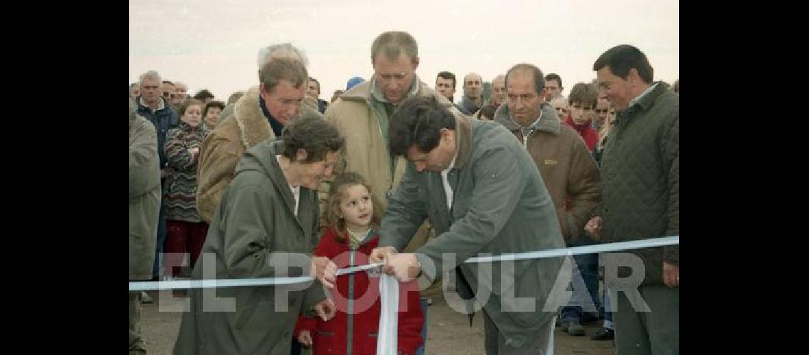 Familiares de TomÃ�s Barrutia y el intendente Valicenti en 2004 