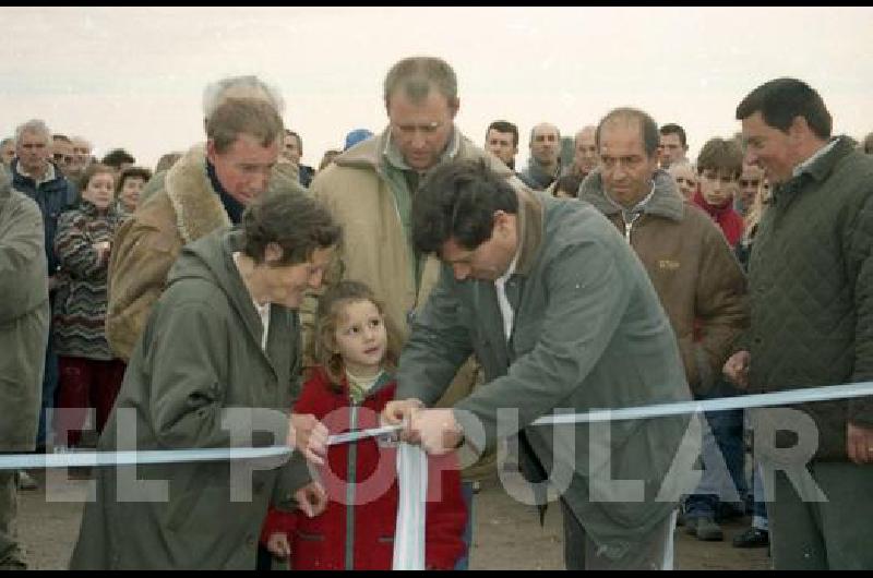 Familiares de TomÃ�s Barrutia y el intendente Valicenti en 2004 