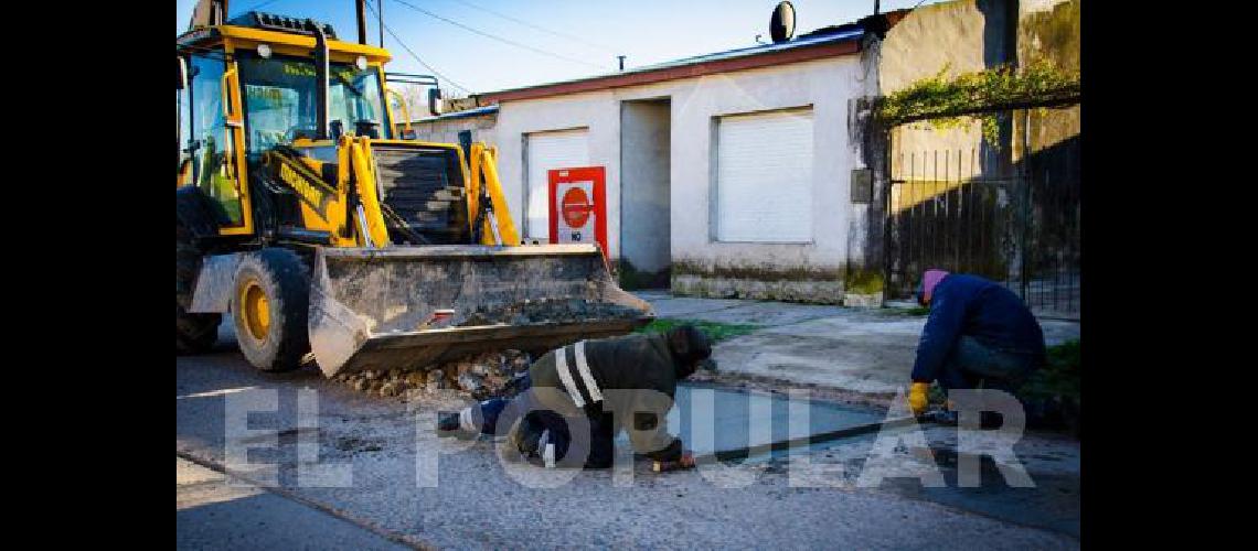 La SecretarÃ­a de Obras y Servicios PÃºblicos realiza tareas de bacheo en el centro de la ciudad de La Madrid 