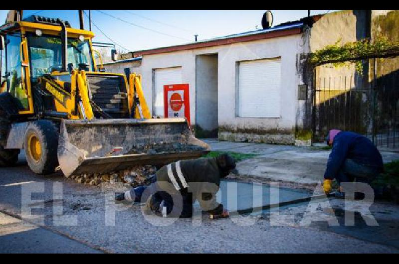 La SecretarÃ­a de Obras y Servicios PÃºblicos realiza tareas de bacheo en el centro de la ciudad de La Madrid 