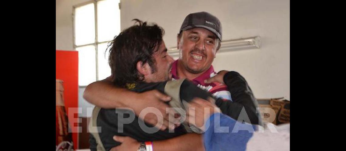 Los primos MartÃ­n Laborda y JesÃºs Spinella celebran uno de los tantos Ã©xitos 