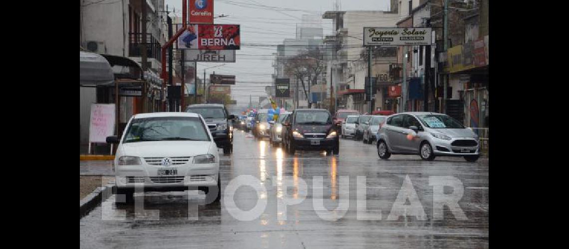 La ciudad bajo la lluvia y con nÃºmeros sanitarios que mantienen la preocupaciÃ³n de las autoridades 