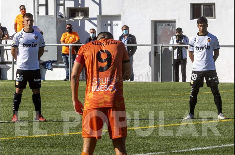 GarcÃ­a (derecha) fue titular pero se retirÃ³ expulsado 