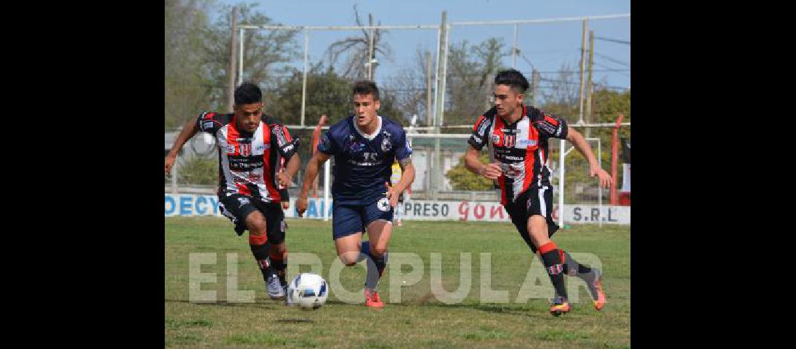 Yago Piro ya jugÃ³ en Racing Espera su permiso para llegar a OlavarrÃ­a 