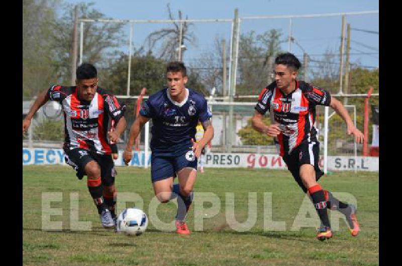 Yago Piro ya jugÃ³ en Racing Espera su permiso para llegar a OlavarrÃ­a 