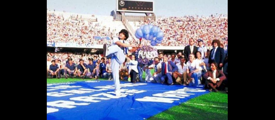 El estadio de Napoli se llamaraacute Diego Armando Maradona