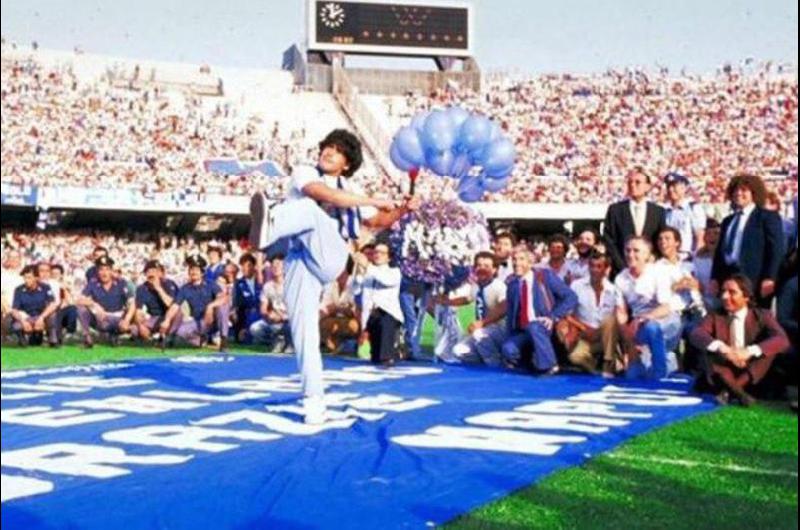 El estadio de Napoli se llamaraacute Diego Armando Maradona