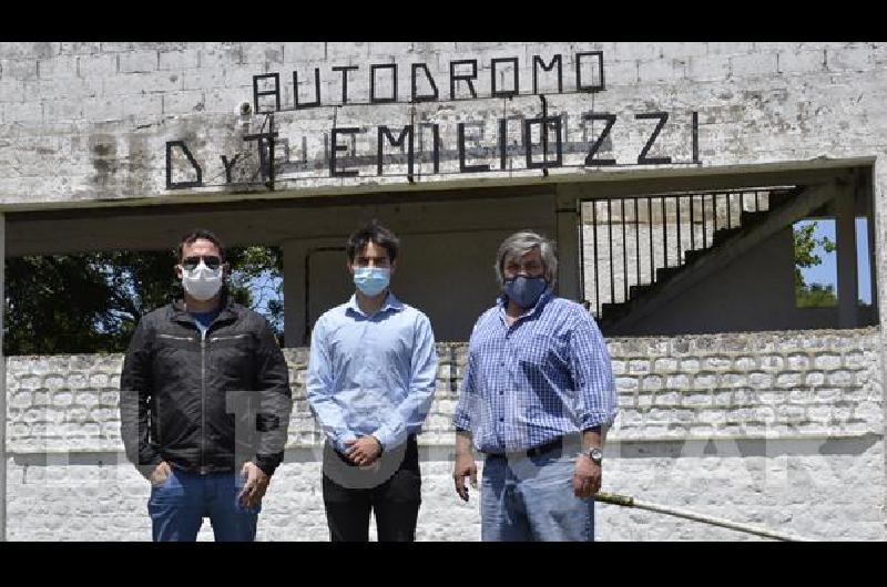 Guido Serafini y Juan Manuel Alessi por Copam junto con el vicepresidente de Estudiantes Carlos Emiliozzi 