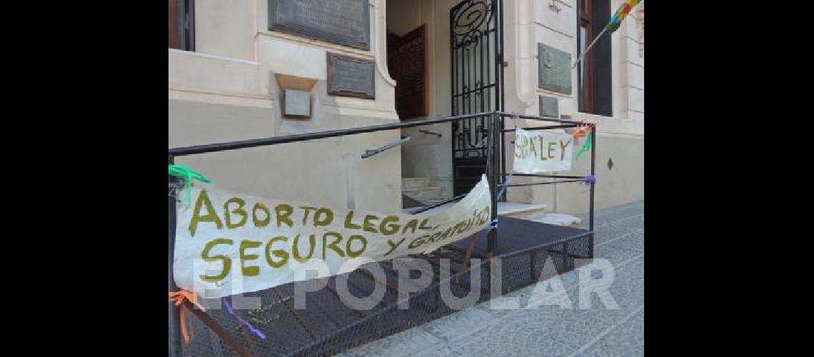 En La Madrid hubo vigilia antes de la votaciÃ³n de la Ley IVE 