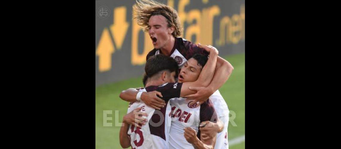 Pedro De la Vega celebrÃ³ con sus compaÃ±eros el boleto a semifinales 