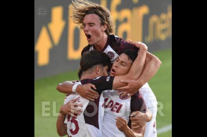 Pedro De la Vega celebrÃ³ con sus compaÃ±eros el boleto a semifinales 