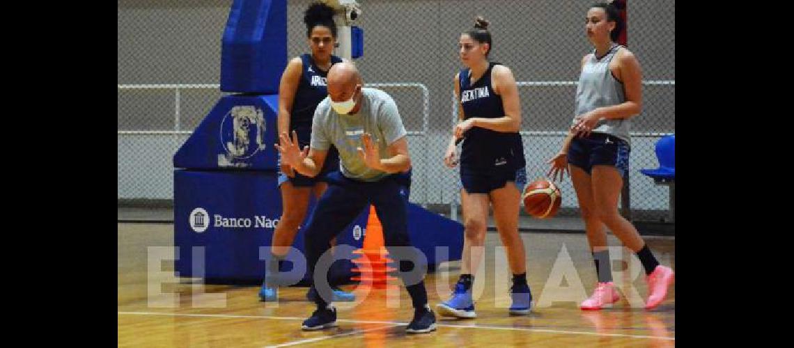 Gregorio MartÃ­nez DT de la SelecciÃ³n mayor femenina 