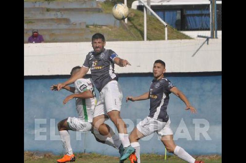 Roberto Tucker ante Bella Vista jugÃ³ ayer el Ãºltimo partido de su carrera 