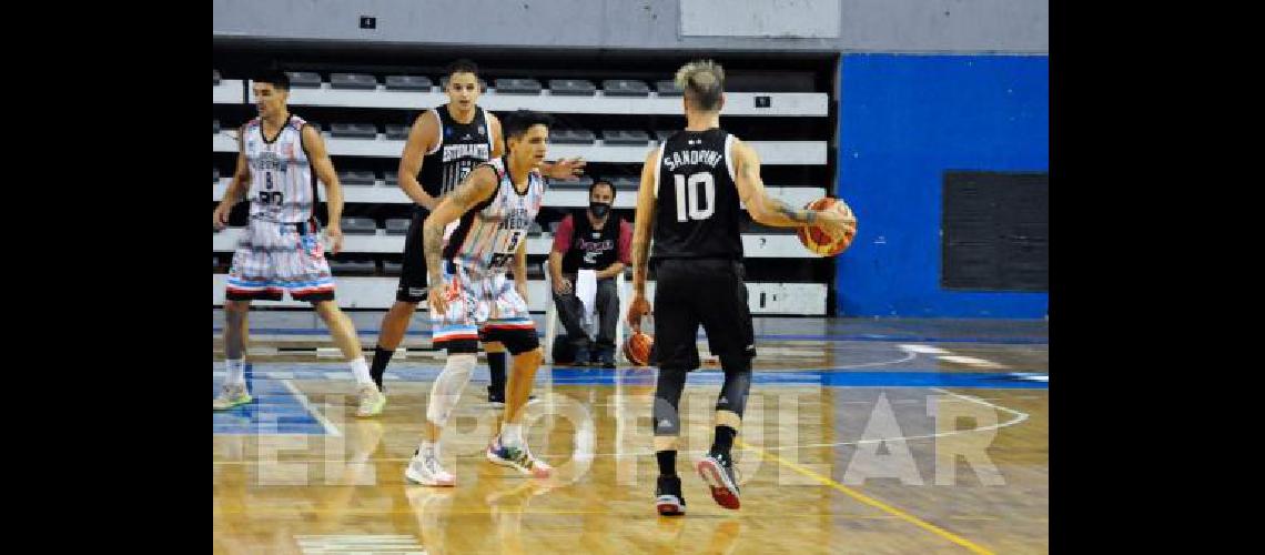 Estudiantes perdiÃ³ ampliamente ayer frente a Deportivo Viedma en la ciudad de Mar del Plata- 95 a 61 