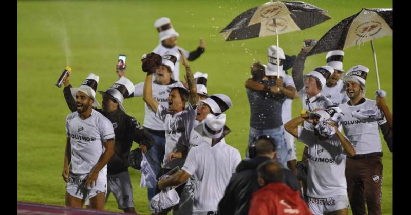 Platense volvioacute a Primera luego de 22 antildeos