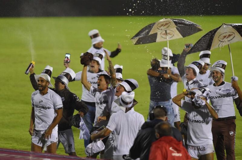 Platense volvioacute a Primera luego de 22 antildeos