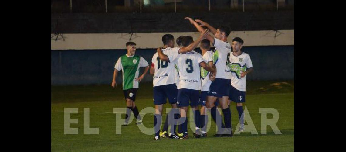 Embajadores festejÃ³ en cancha de Racing El torneo quedÃ³ a la espera de novedades 