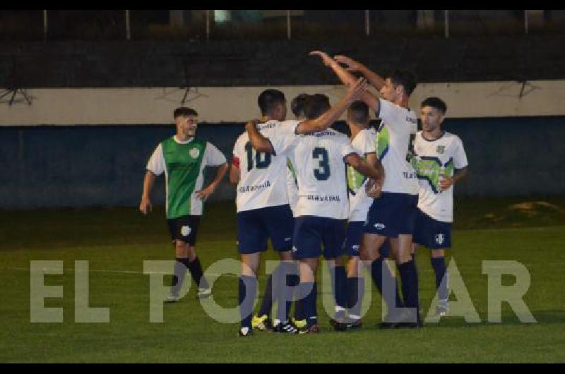 Embajadores festejÃ³ en cancha de Racing El torneo quedÃ³ a la espera de novedades 