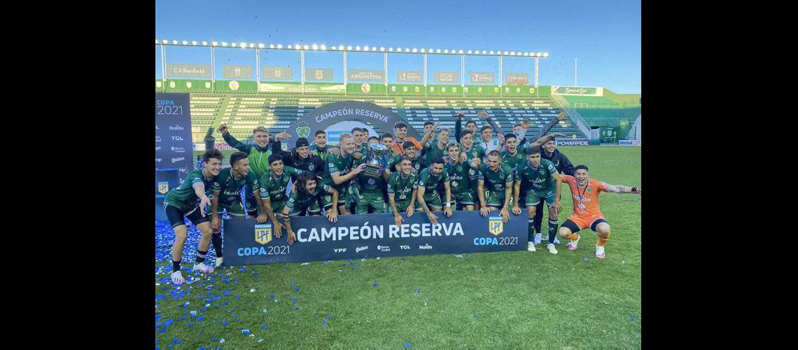 Lautaro Diuono campeoacuten con Sarmiento en Reserva