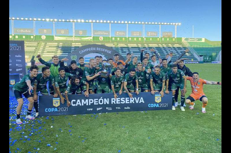 Lautaro Diuono campeoacuten con Sarmiento en Reserva