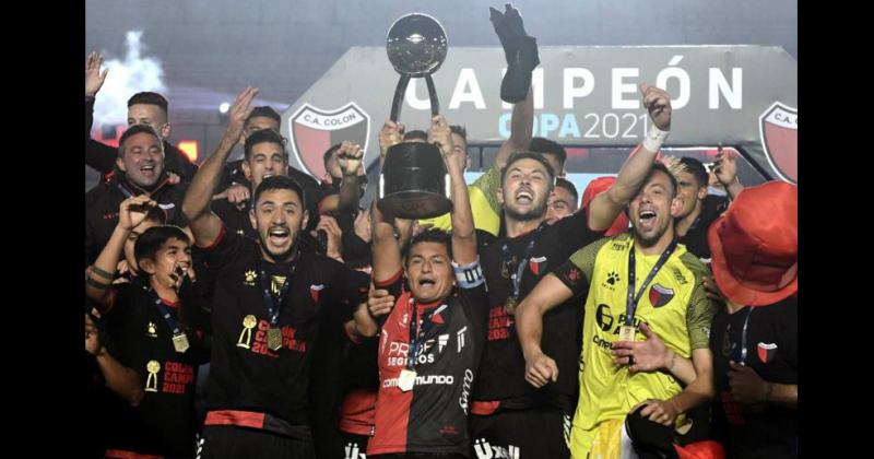 El Sabalero levanta la Copa por primera vez en su historia